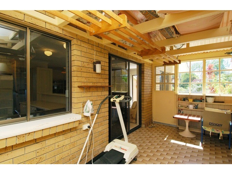 4 Kalyan Street, Chevron Island QLD 4217