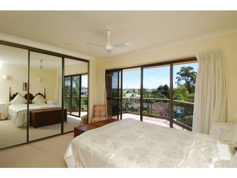 4 Kalyan Street, Chevron Island QLD 4217