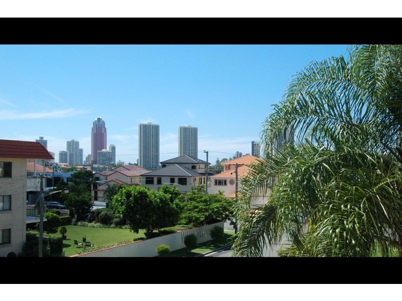 4 Kalyan Street, Chevron Island QLD 4217