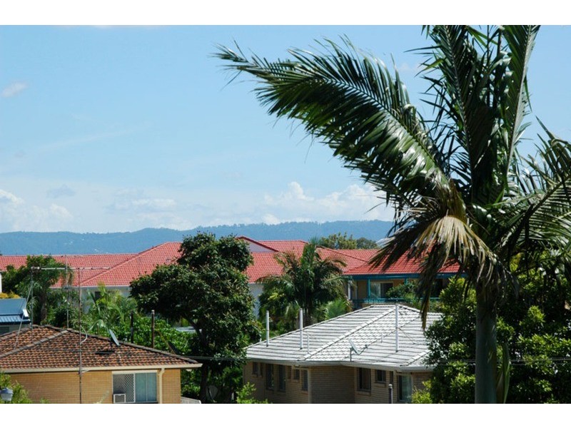 4 Kalyan Street, Chevron Island QLD 4217