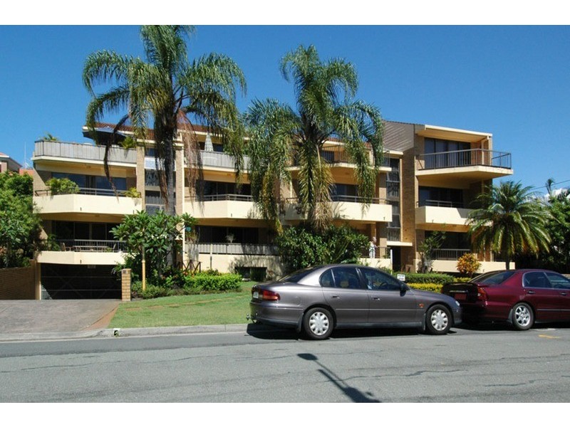 4 Kalyan Street, Chevron Island QLD 4217