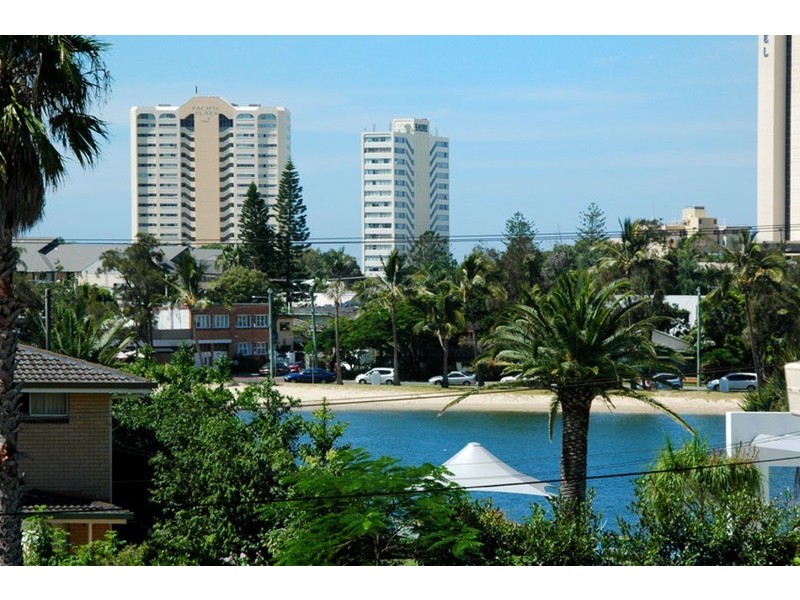 4 Kalyan Street, Chevron Island QLD 4217