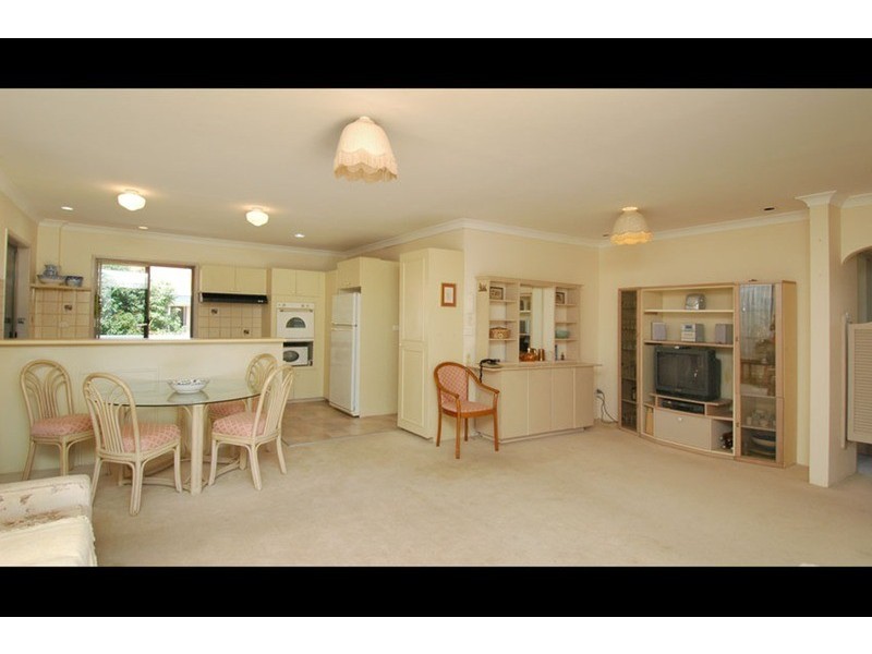 4 Kalyan Street, Chevron Island QLD 4217