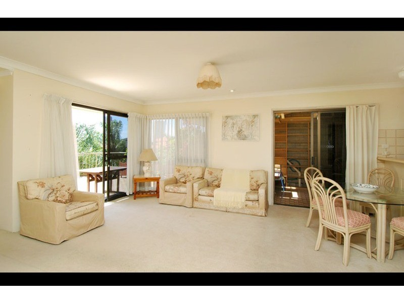 4 Kalyan Street, Chevron Island QLD 4217