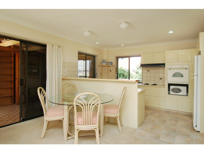 4 Kalyan Street, Chevron Island QLD 4217