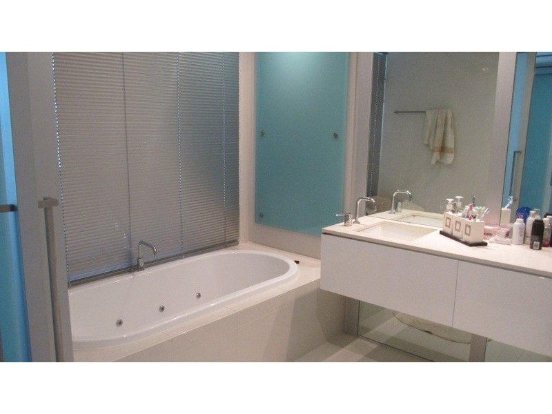 1010/”Q1″ 9 Hamilton Avenue, Surfers Paradise QLD 4217