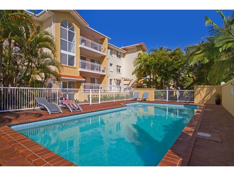 37 Mawarra Street, Chevron Island QLD 4217