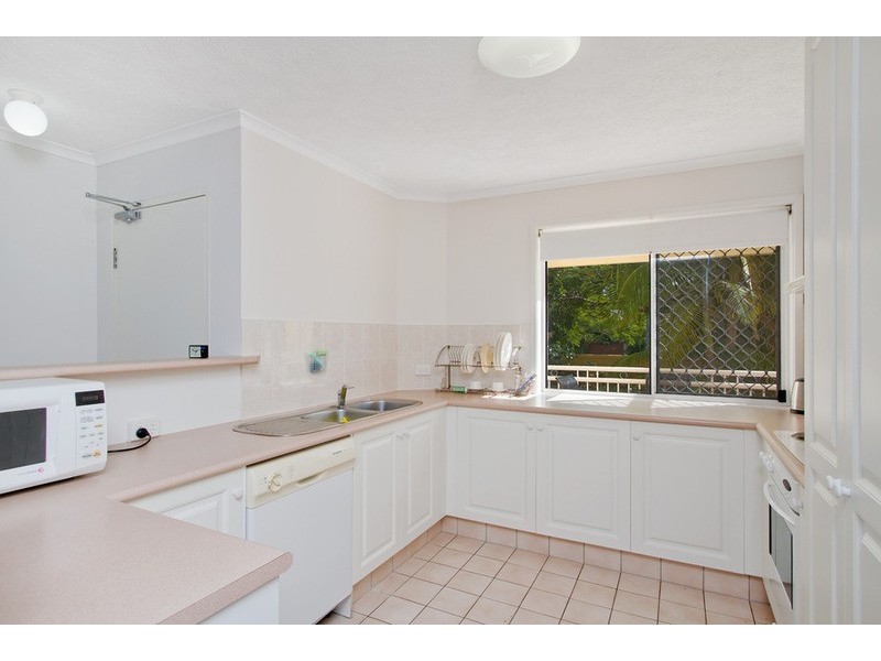 37 Mawarra Street, Chevron Island QLD 4217