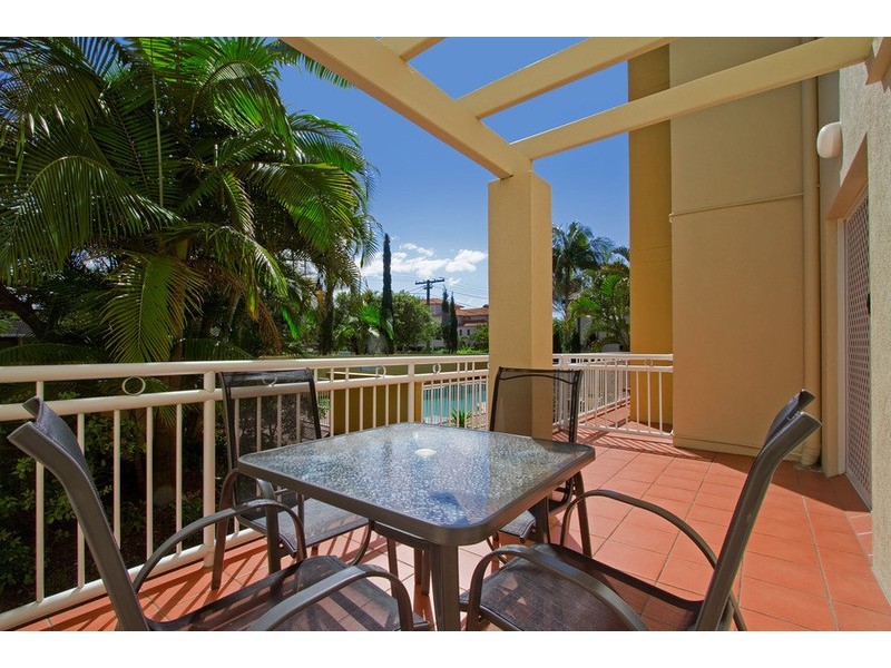 37 Mawarra Street, Chevron Island QLD 4217