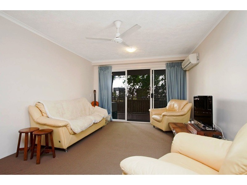 37 Mawarra Street, Chevron Island QLD 4217