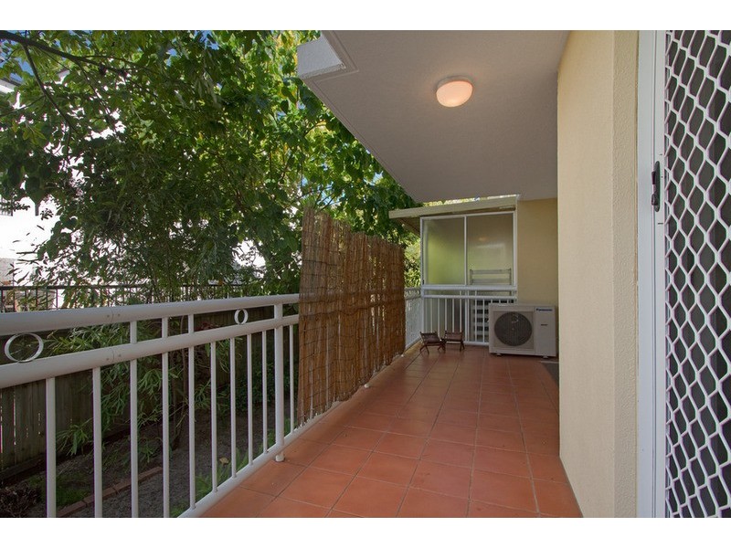 37 Mawarra Street, Chevron Island QLD 4217