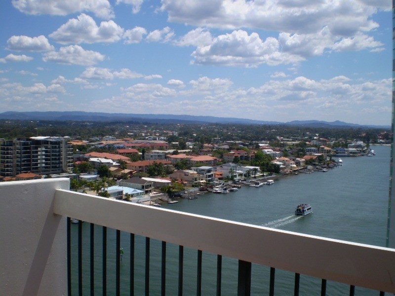 32 Riverview  Parade, Surfers Paradise QLD 4217