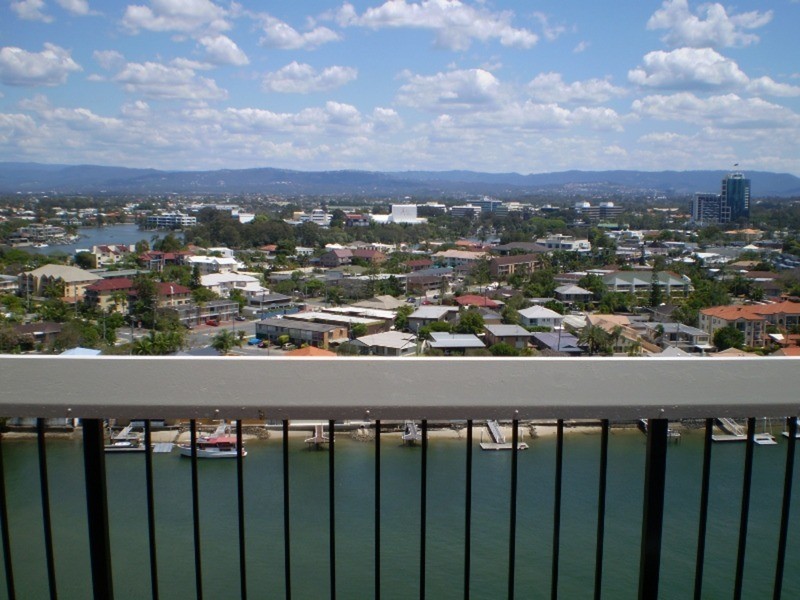 32 Riverview  Parade, Surfers Paradise QLD 4217