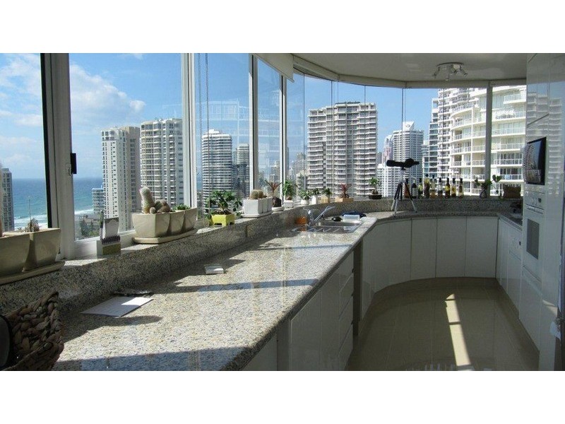 15 “The George” 2 Montgomery Avenue, Main Beach QLD 4217