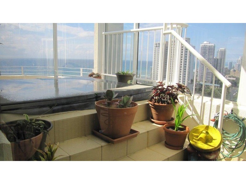 15 “The George” 2 Montgomery Avenue, Main Beach QLD 4217