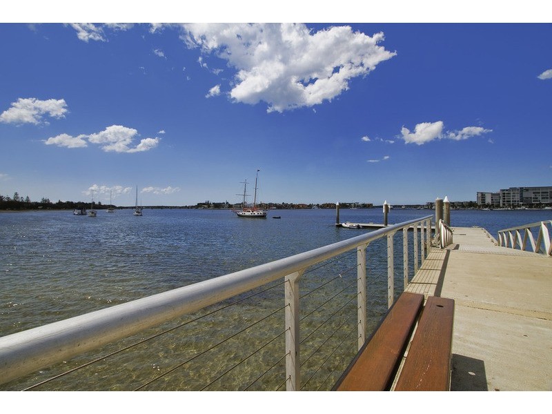 20 Plover Avenue, Paradise Point QLD 4216