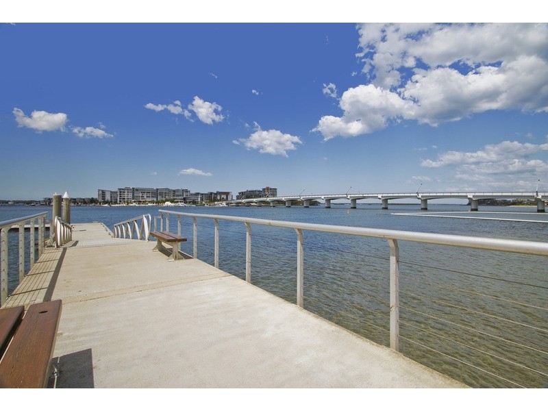 20 Plover Avenue, Paradise Point QLD 4216