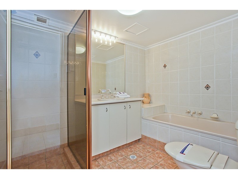 22E/4 Old Burleigh Road, Surfers Paradise QLD 4217