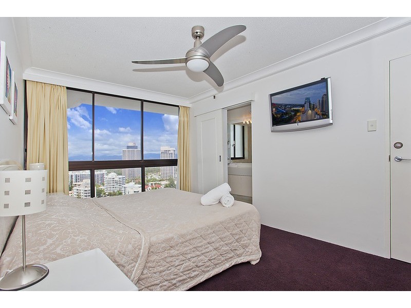 22E/4 Old Burleigh Road, Surfers Paradise QLD 4217