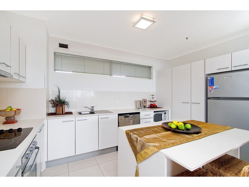 2802/3422 “Golden Gate” Surfers Boulevard, Surfers Paradise QLD 4217