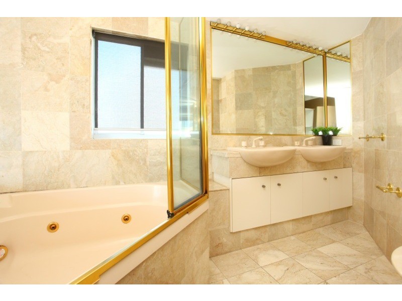 48/19 “Surfers Mayfair” Riverview  Parade, Surfers Paradise QLD 4217