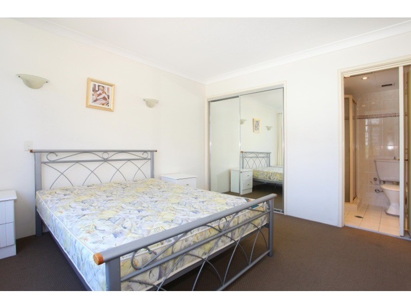 3 Oak Avenue, Surfers Paradise QLD 4217
