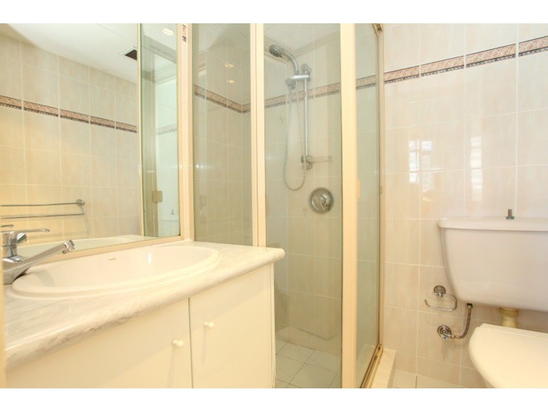 3 Oak Avenue, Surfers Paradise QLD 4217