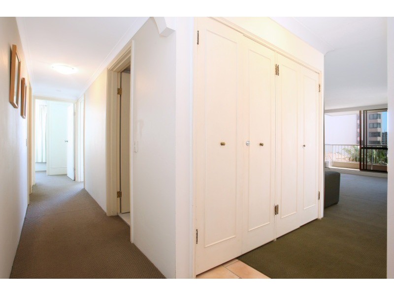 3 Oak Avenue, Surfers Paradise QLD 4217