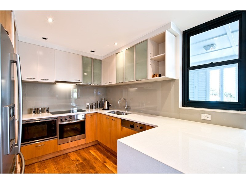 6 Trickett Street, Surfers Paradise QLD 4217