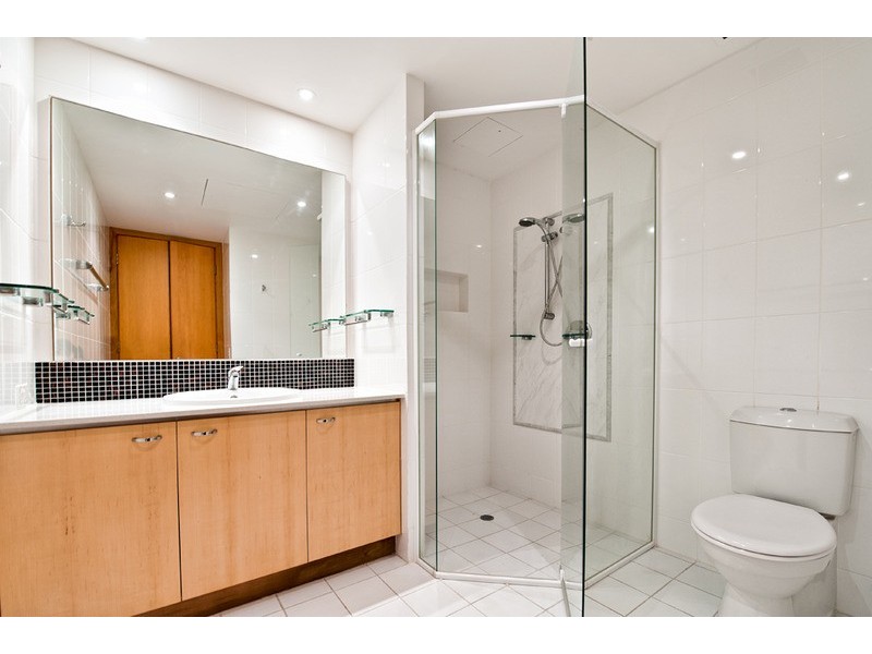 6 Trickett Street, Surfers Paradise QLD 4217