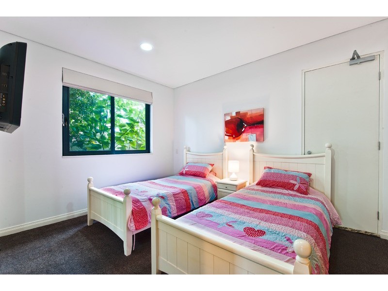 6 Trickett Street, Surfers Paradise QLD 4217