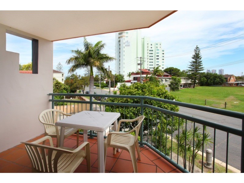 7 Robert Street, Labrador QLD 4215