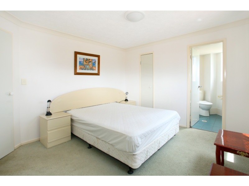 7 Robert Street, Labrador QLD 4215