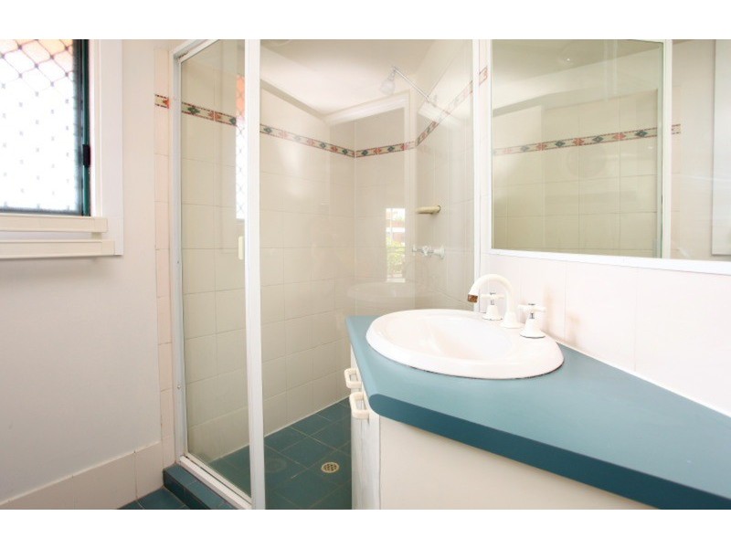 7 Robert Street, Labrador QLD 4215