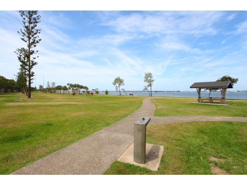 7 Robert Street, Labrador QLD 4215