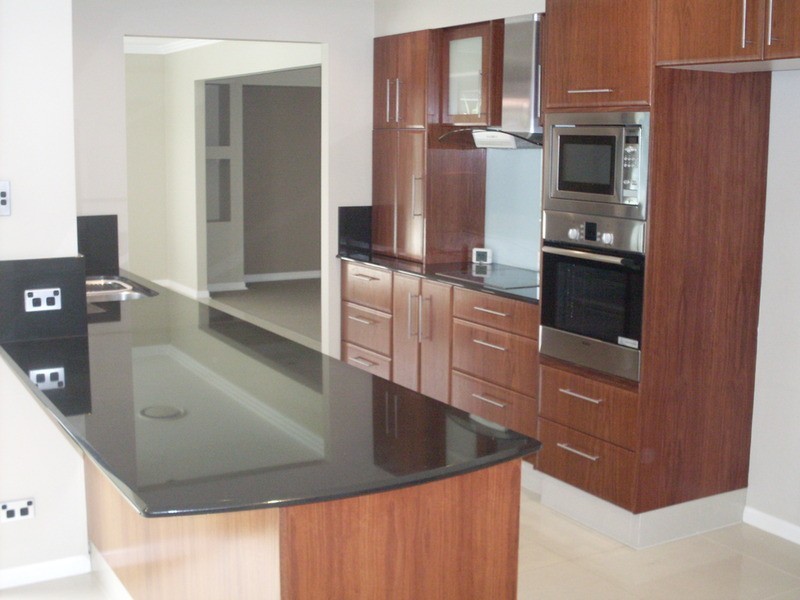 10 St Pauls Place, Isle Of Capri QLD 4217