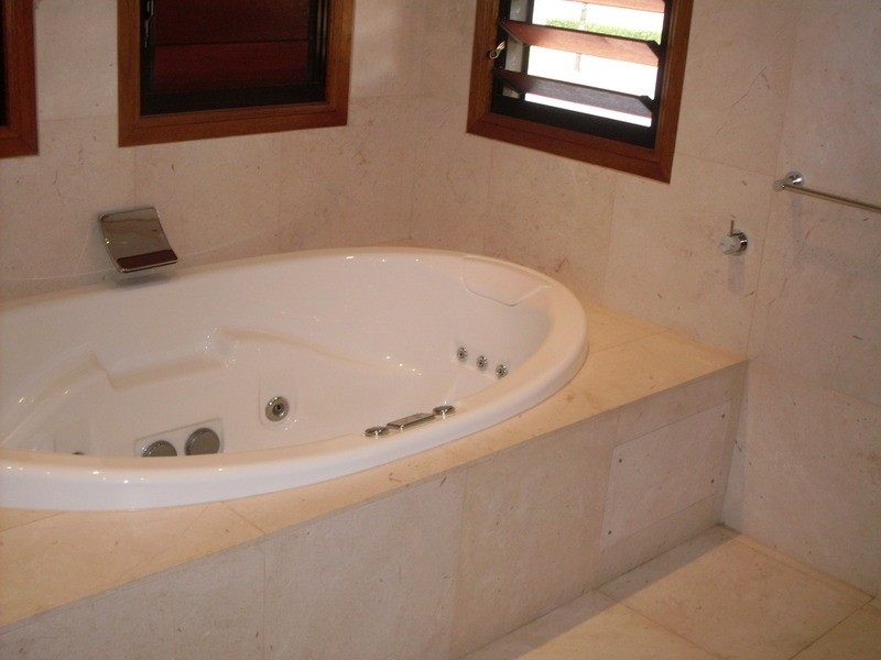 10 St Pauls Place, Isle Of Capri QLD 4217