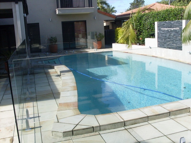 10 St Pauls Place, Isle Of Capri QLD 4217