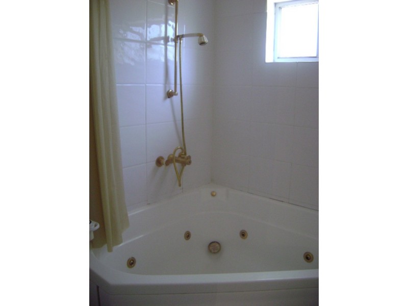 2/5 Stanhill Drive, Chevron Island QLD 4217