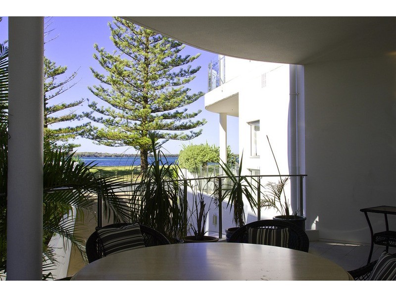 32 “Oasis” Oatland Esplanade, Runaway Bay QLD 4216