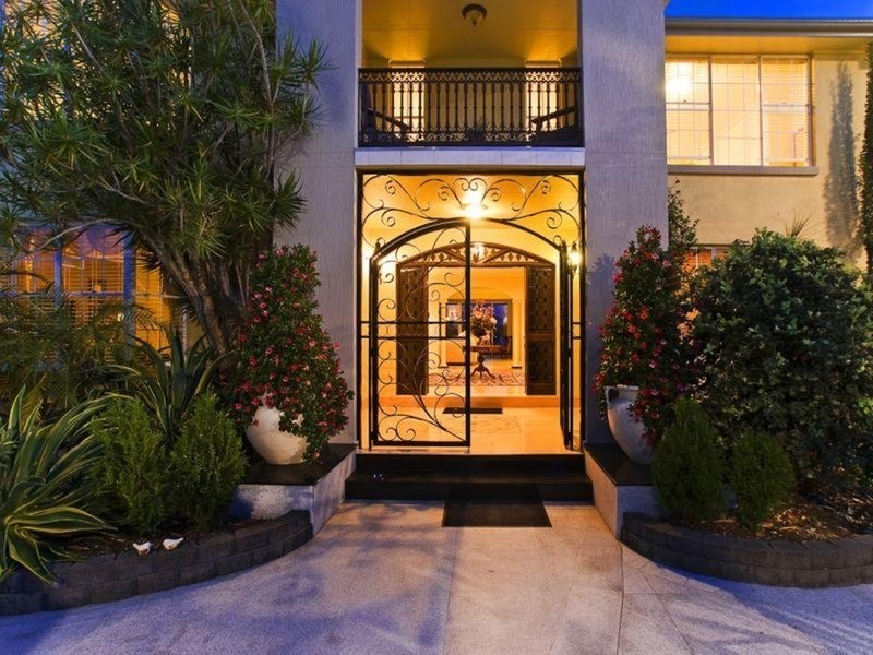 Paradise Waters QLD 4217