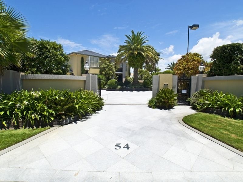 Paradise Waters QLD 4217