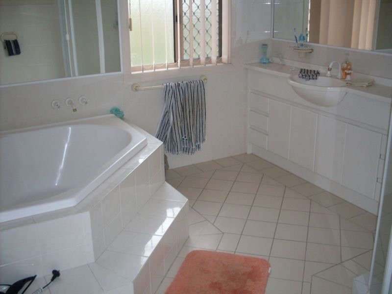 1 Balmoral Avenue, Sorrento QLD 4217