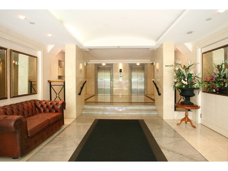 40 Ferny  Avenue, Surfers Paradise QLD 4217