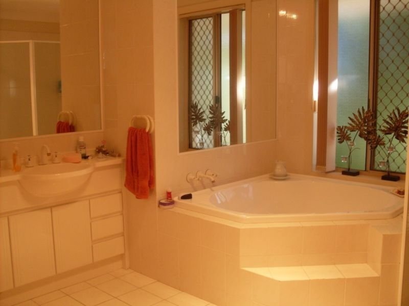 1 Balmoral Avenue, Sorrento QLD 4217