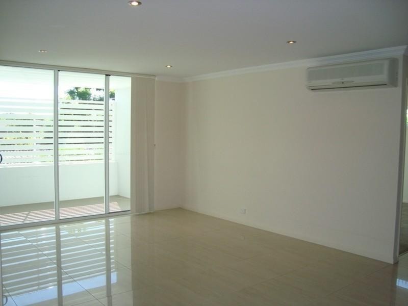 8/5 Aruma  Street, Chevron Island QLD 4217