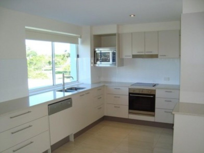 8/5 Aruma  Street, Chevron Island QLD 4217