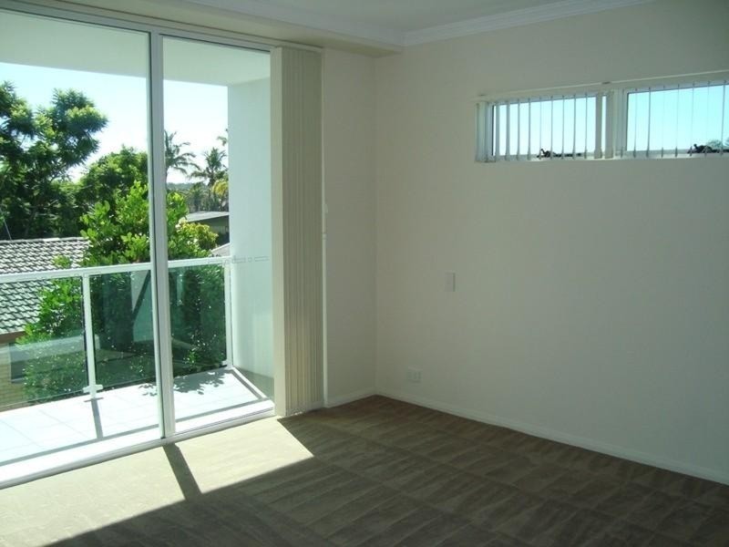 8/5 Aruma  Street, Chevron Island QLD 4217