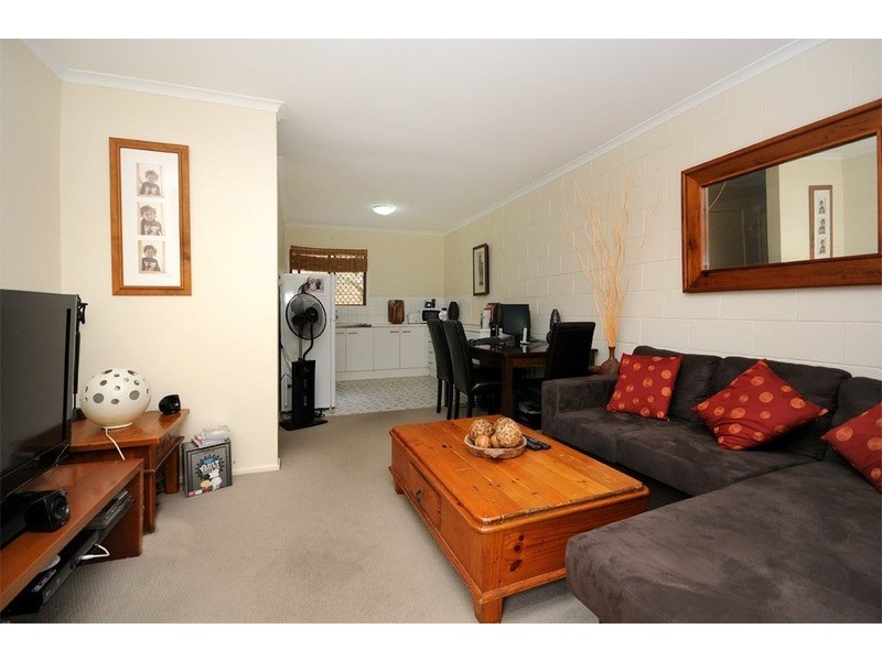 9 Cronin  Avenue, Main Beach QLD 4217