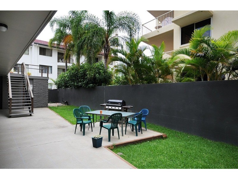 9 Cronin  Avenue, Main Beach QLD 4217